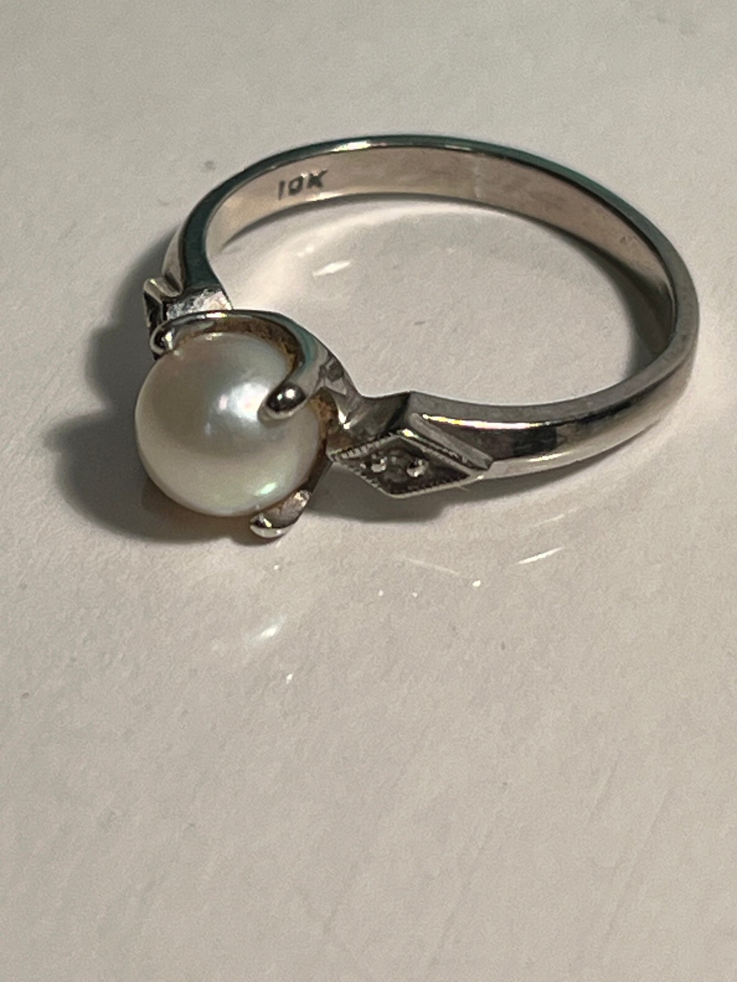 10K White Gold Pearl Ring Size 7