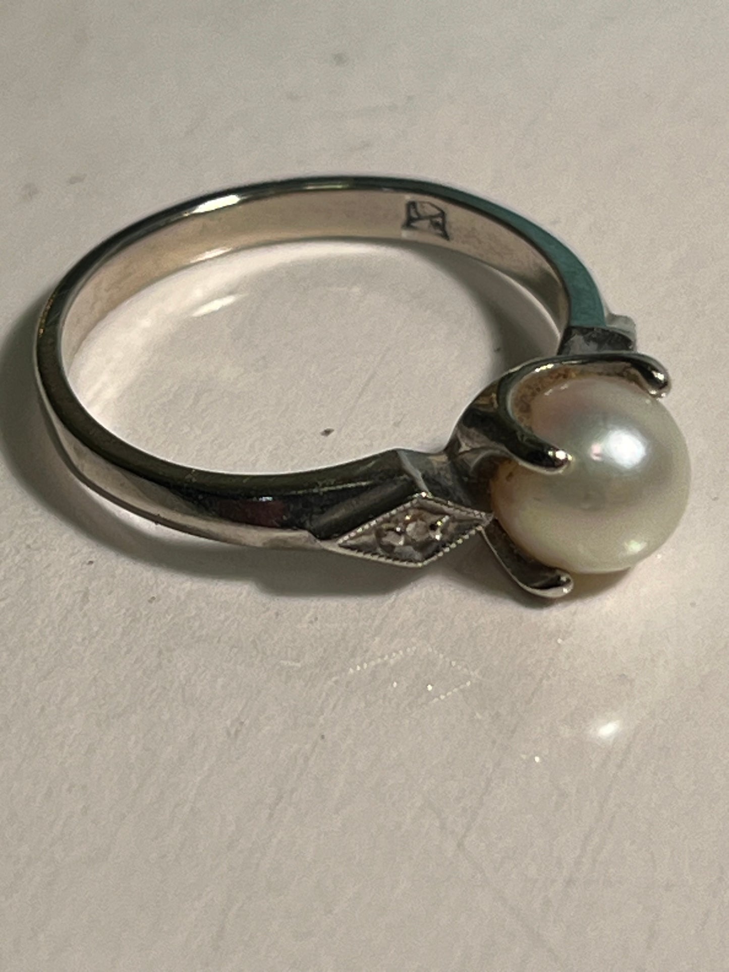 10K White Gold Pearl Ring Size 7