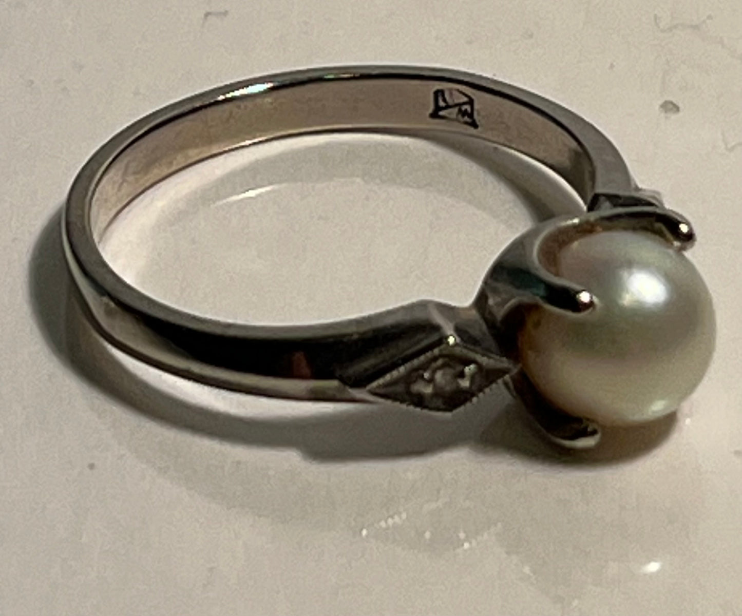 10K White Gold Pearl Ring Size 7