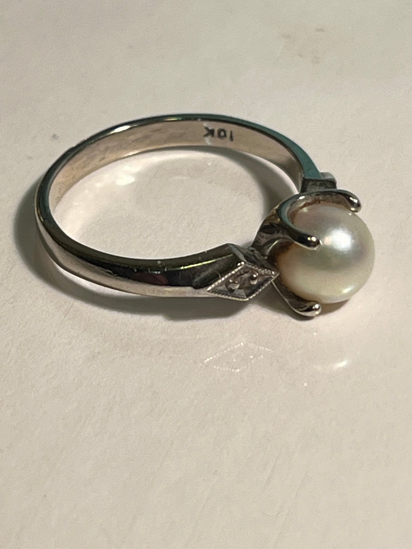 10K White Gold Pearl Ring Size 7