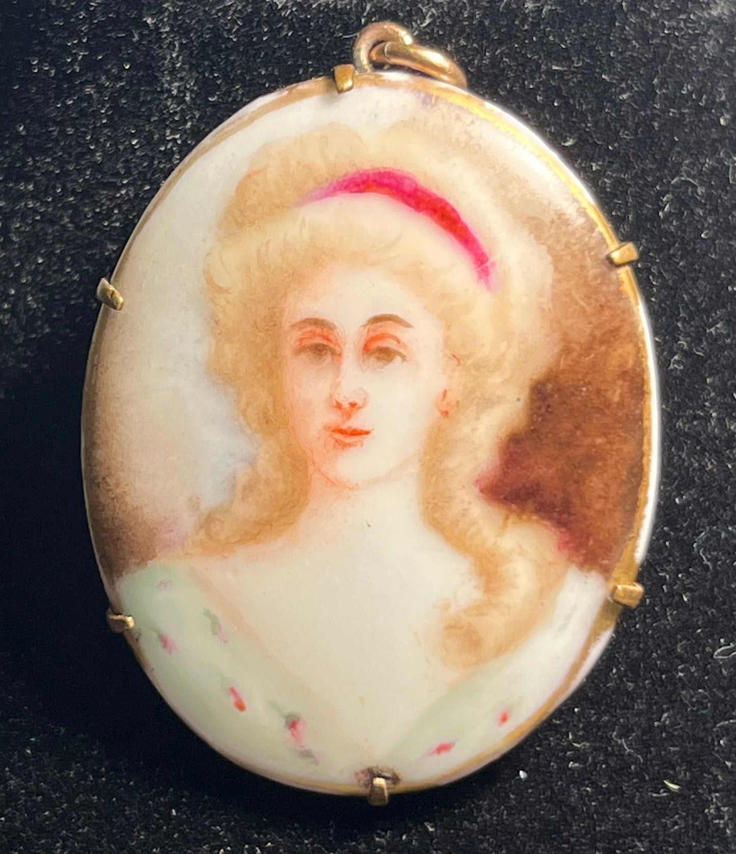 Victorian Handpainted Pendant/Brooch