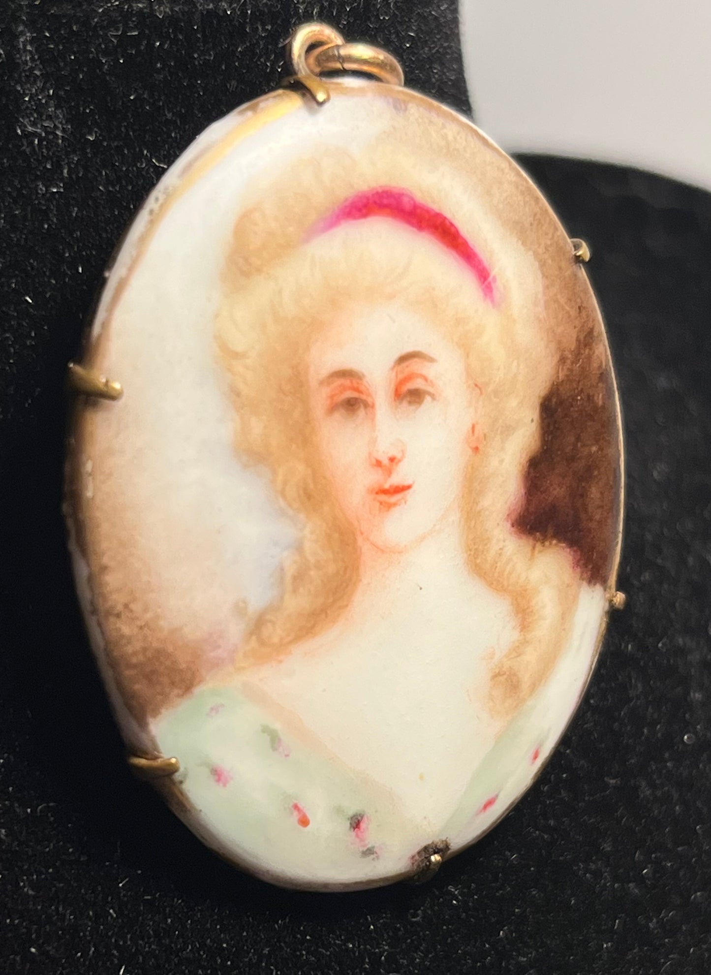 Victorian Handpainted Pendant/Brooch