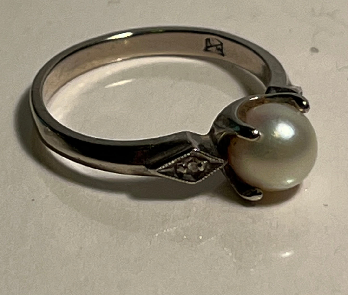 10K White Gold Pearl Ring Size 7