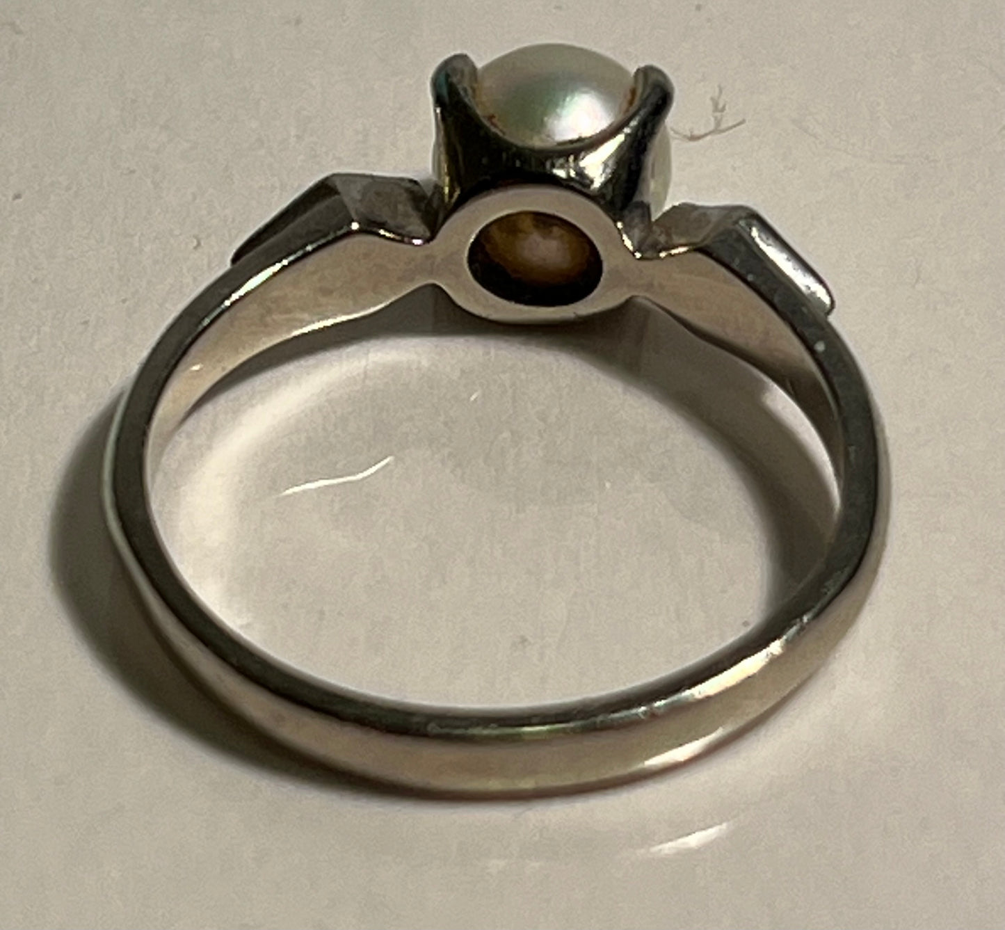 10K White Gold Pearl Ring Size 7